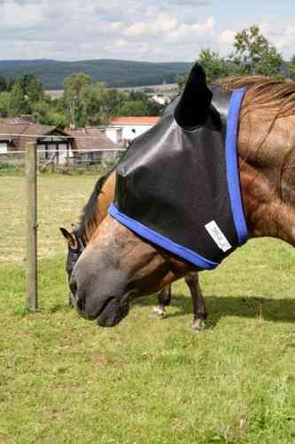 Fliegenmasken für Pferde mit Ohrenschutz
